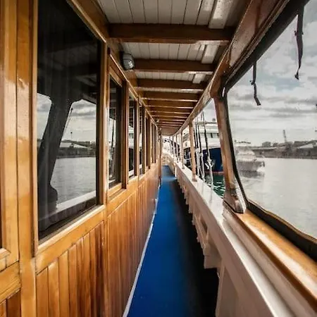 Cruising Boat Center, Dubrovnik, Hvar Botel *